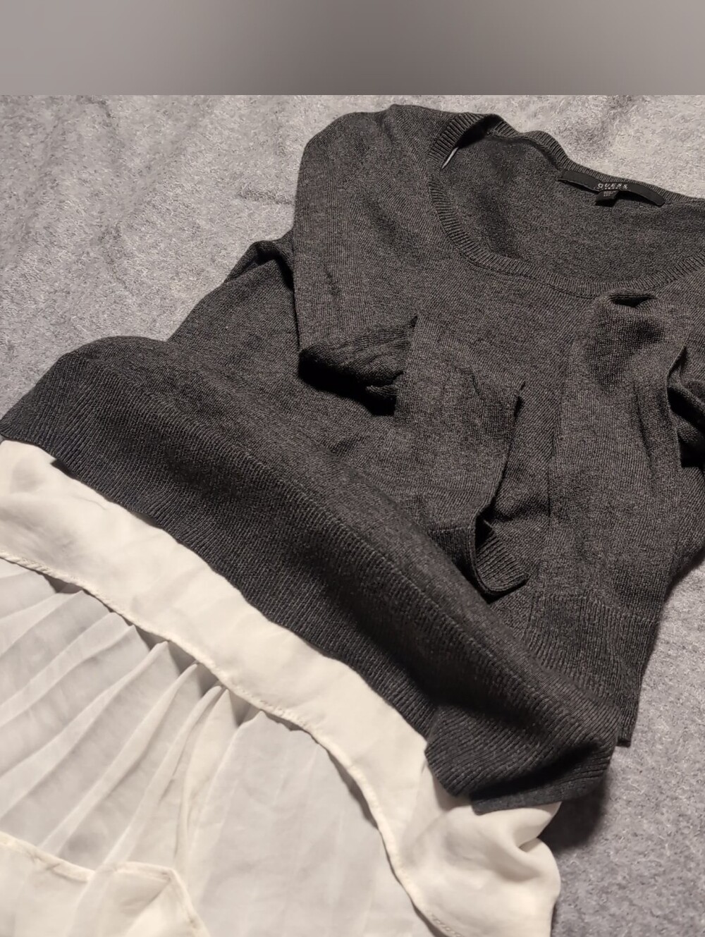 Guess Los Angeles Women Gray Layered Sweater Pleated Chiffon Hem XXS Preppy EUC